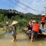 CBCNV Lâm Tùng Cùng Bạn Bè Quyên Góp Cứu Trợ Bà Con Vùng Lũ