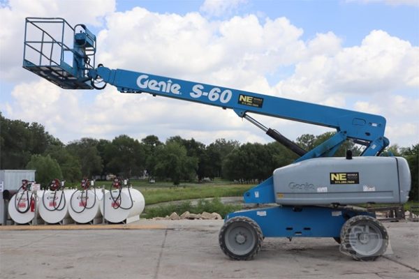 Xe nang boom lift genie s60