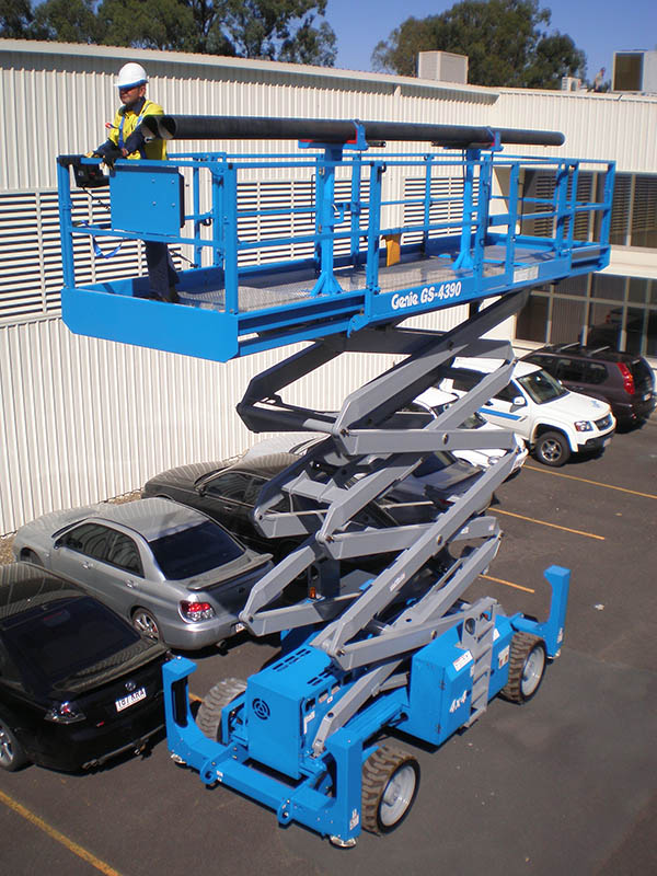 xe nâng cắt kéo gs 4390