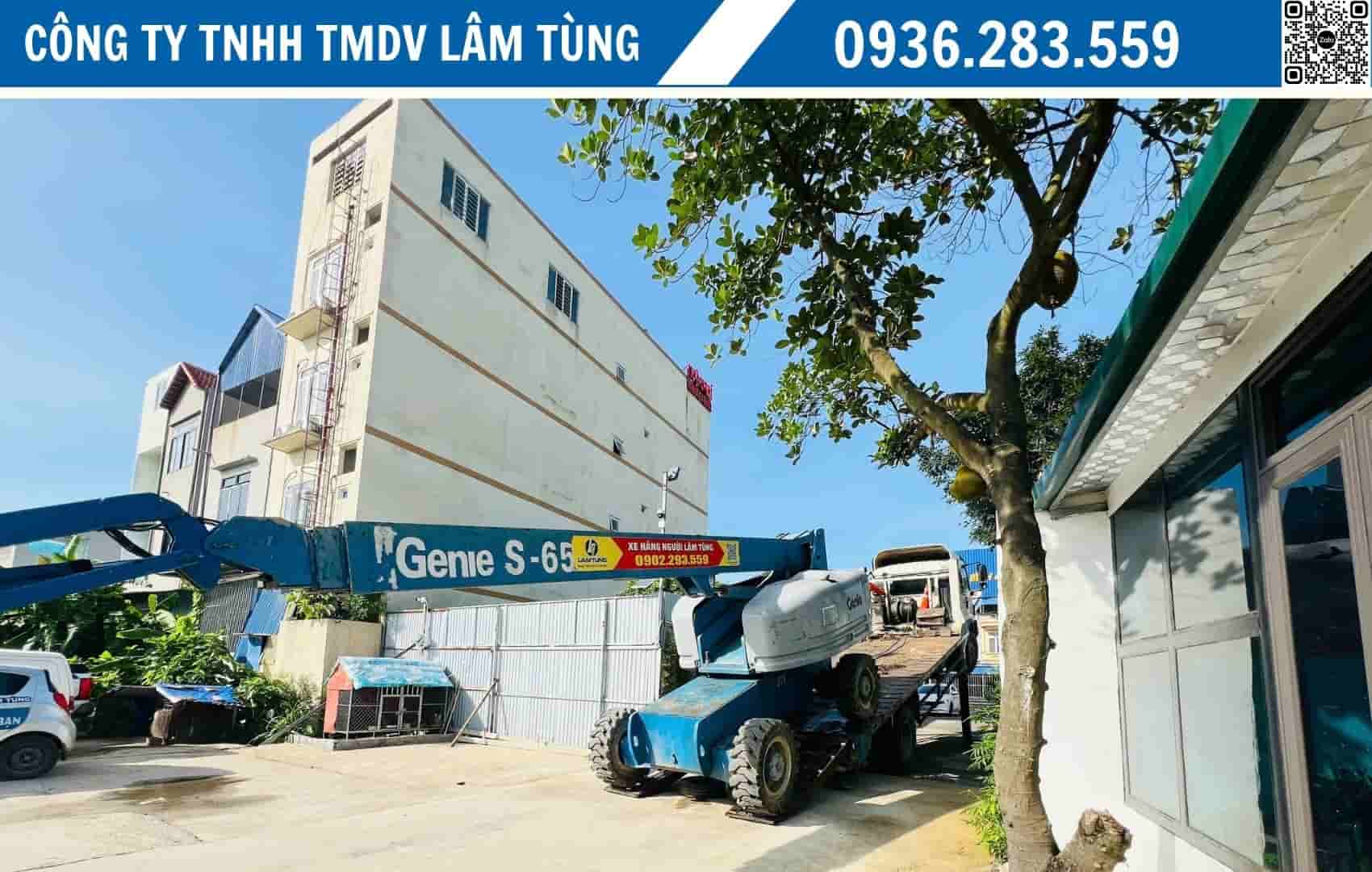 thuê xe nâng người boom lift