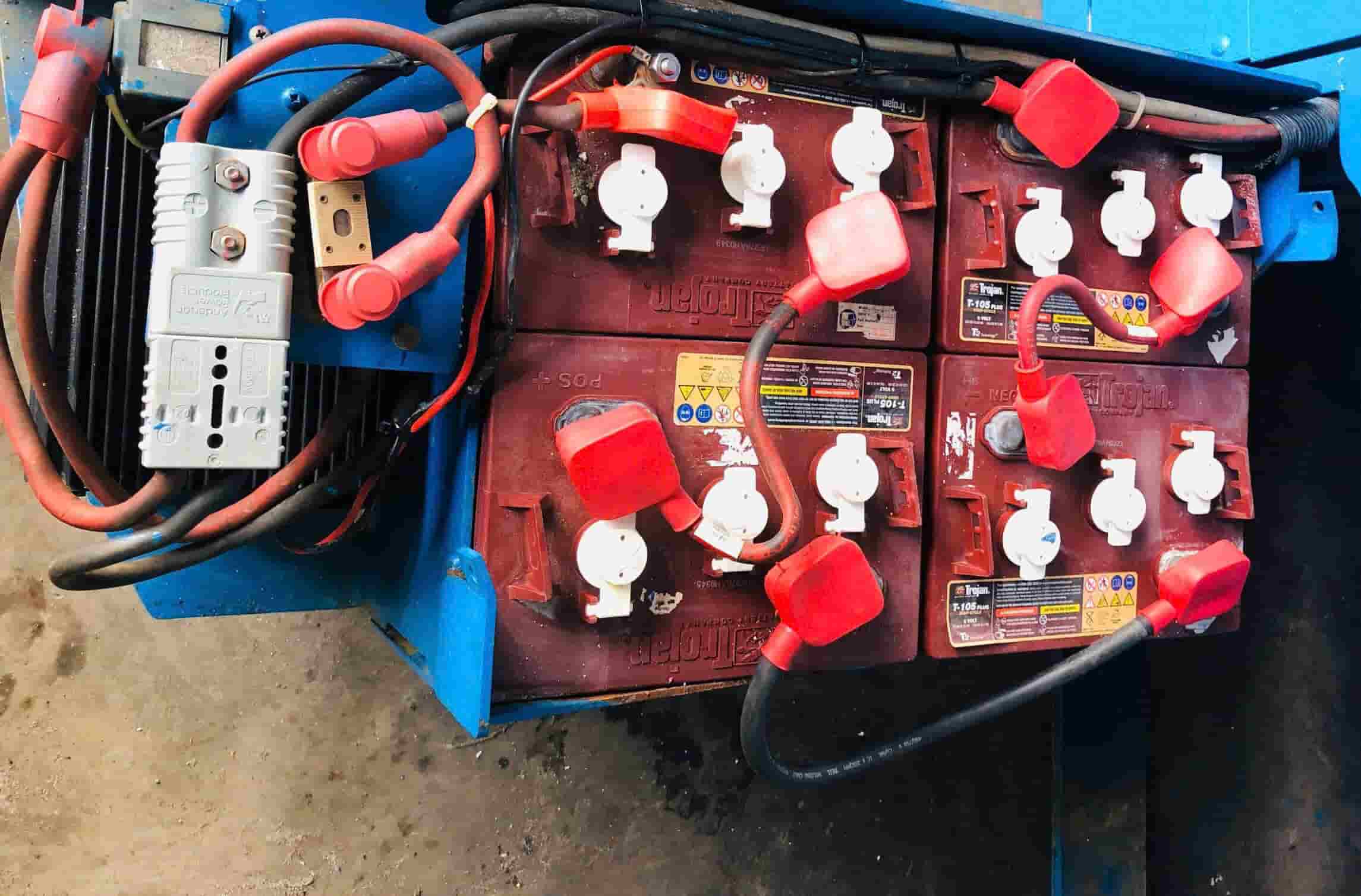 xe-nang-8m-binh-acquy