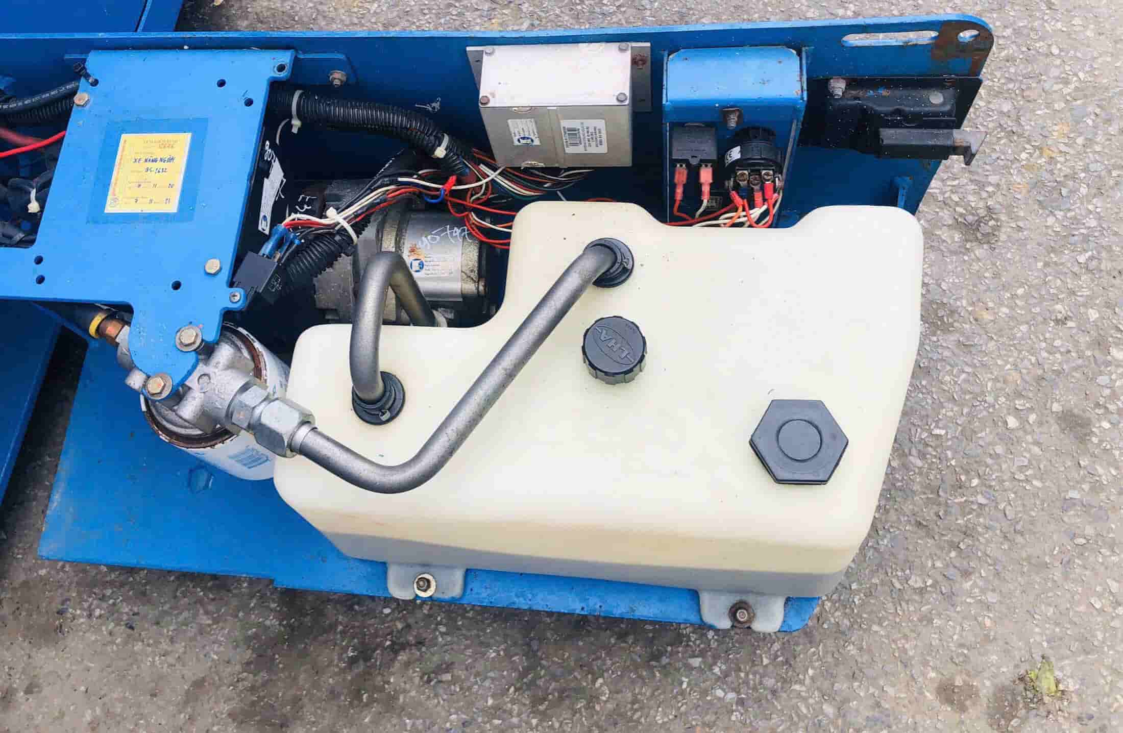 xe-nang-nguoi-8m-thuy-luc thuy lực xe nâng người 8m