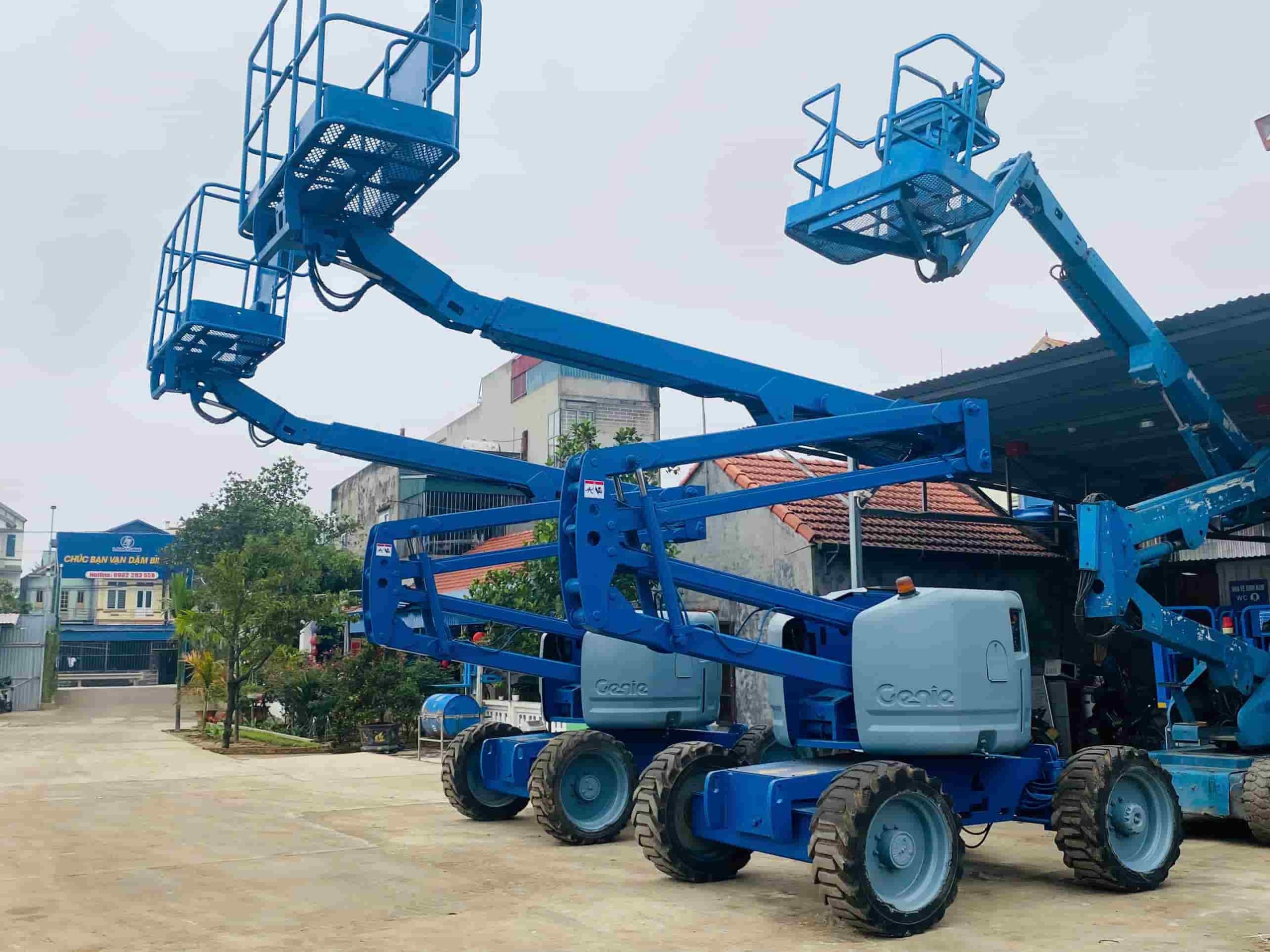 xe nâng người lâm tùng