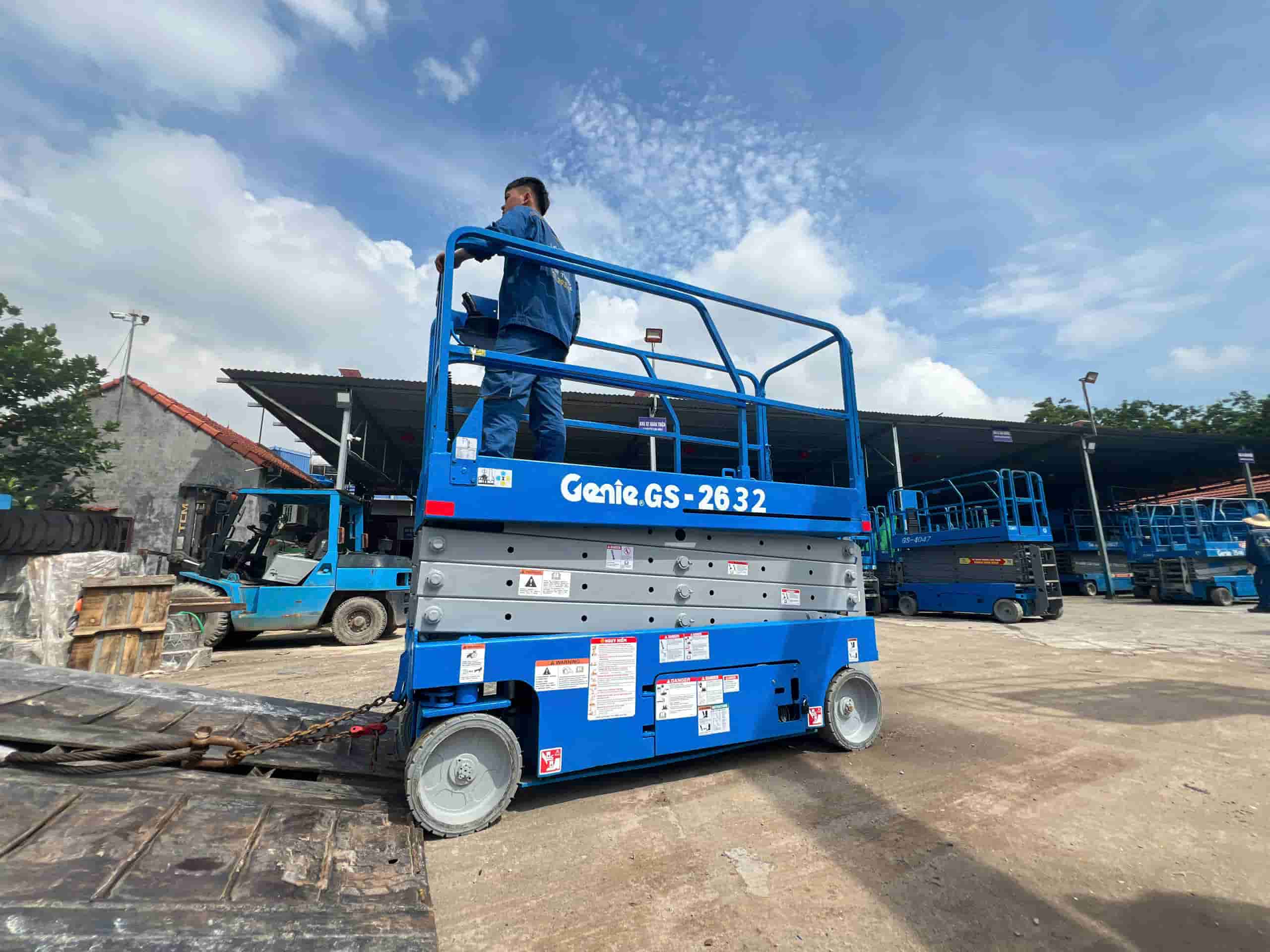 z6769867574652_3e6dd887abde0e05b49cb983148903fd (1) Xe nâng người 10m genie 2632